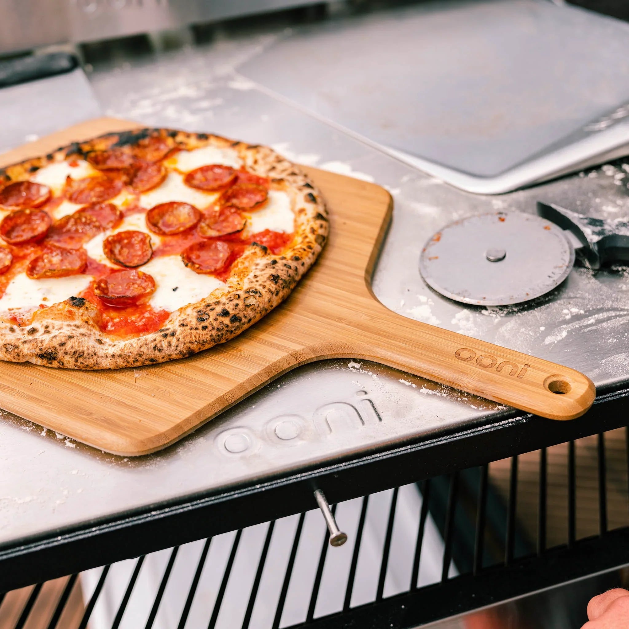 Ooni - Bamboo Peel and serving board pizza oven Ooni